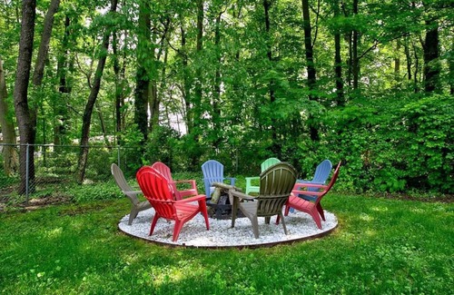 Waukazoo Woods House | Colonial Cottage | 4 BR | Hot Tub | Sauna