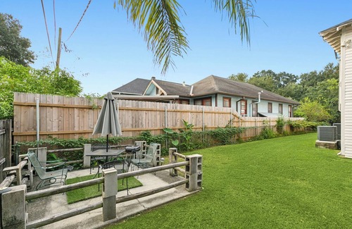 Leonidas House | Colonial Getaway in Mid-City NOLA Steps to Trolley & 3Miles to French Quarter
