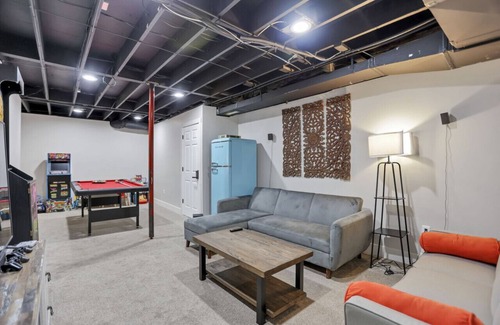 Buckeye Lake House | Colonial on Crane: Hot tub, pet friendly, and boat dock included