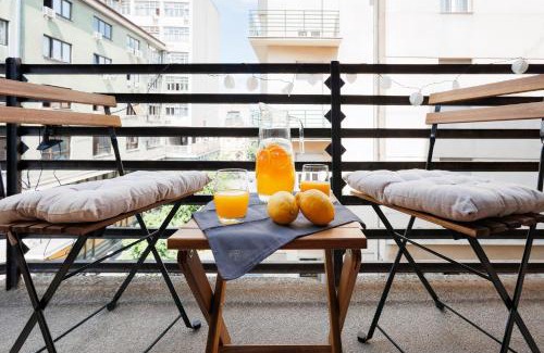 Stari Grad Apartment | Colored Happiness 115m2 with Balcony Old Town