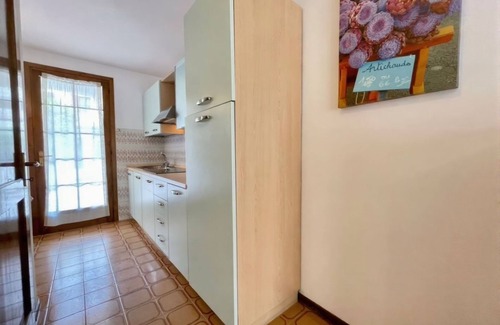 Porto Santa Margherita Villa | Colorful villa close to the sea