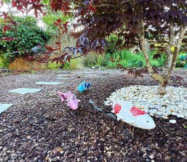 Cal Young House | Colorful 50's Ranch in the Heart of Eugene
