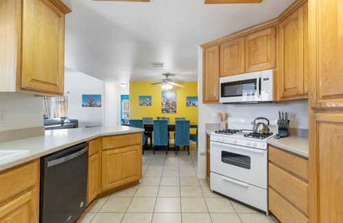 Joshua Tree House | Colorful Cactus - Hot Tub, Bbq And Fire Pit! 4 Bedroom Home by RedAwning