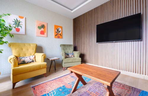Esenyurt Apartment | Colorful Flat Near Torium and Beylikduzu Metrobus