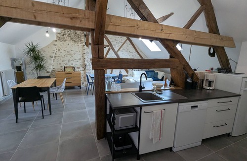 Briare Bed & Breakfast | Colorful room in Briare center, breakfast included