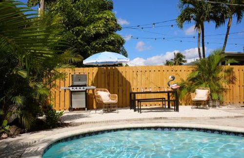 South Middle River House | colorfully designed 4 bedroom home with pool