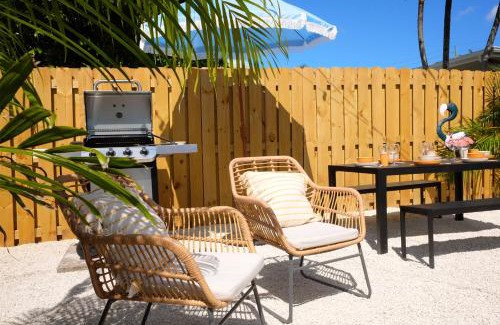 South Middle River House | colorfully designed 4 bedroom home with pool