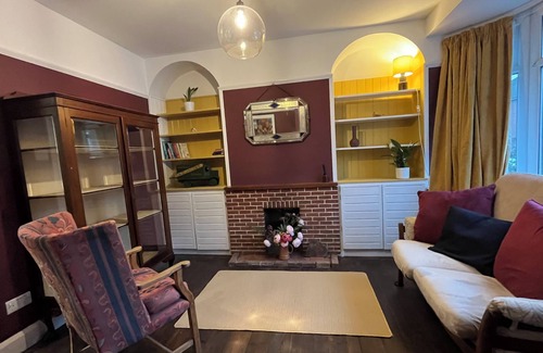 Frome House | Colourful and fun 1930s house with 2025 comfort. Lots of space for families!