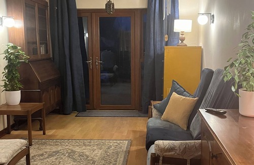 Frome House | Colourful and fun 1930s house with 2025 comfort. Lots of space for families!