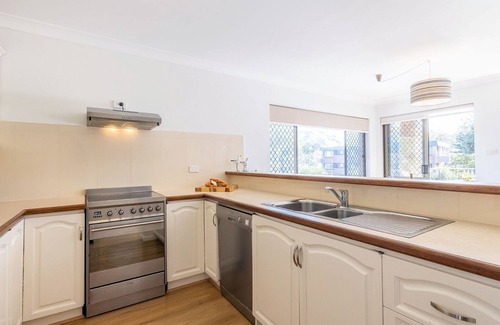 Nelson Bay Apartment | Columbia Views, 2/9 Columbia Close - Aircon, WIFI, Netflix, Views & Boat Parking