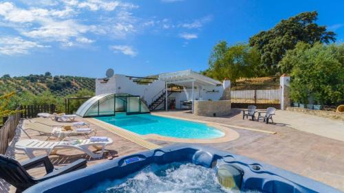 Serval House | Combinación Serval y Pedrizas Montefrío by Ruralidays