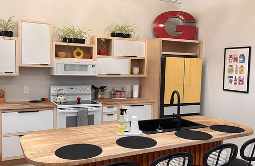 Seymour Apartment | Come and stay in our Cozy Upstairs Apartment