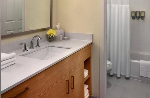 Andover Hotel | Come Create Memories w/Fun-filled Adventures at this Paradise! Outdoor Pool!
