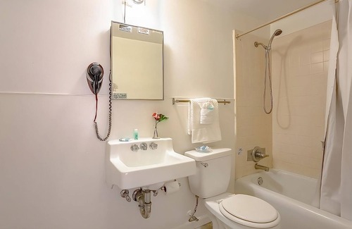 Honolulu Hotel | Come Create Memories w/Fun-filled Adventures at this Paradise! Onsite Pool!