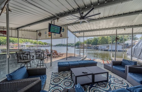 Lake Ozark House | Come Enjoy Autumn at the Lake – Luxury Home with Dock, Ramp & Relaxing Views