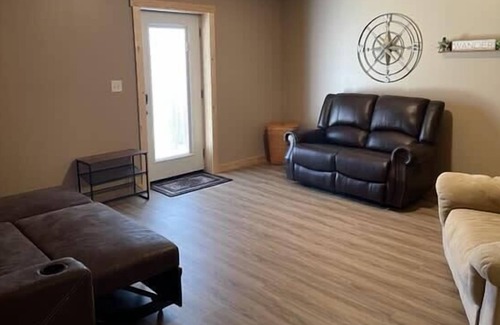 McArthur House | Come Enjoy The Gorgeous Views From McArthur Hilltop Hideaway