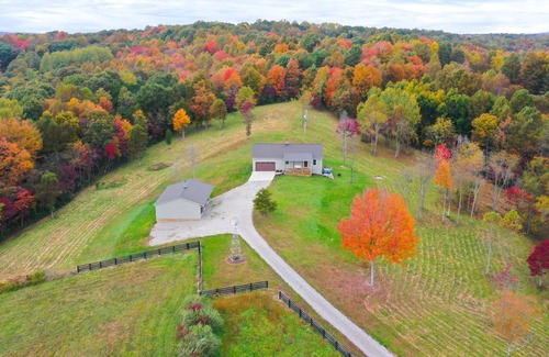 McArthur House | Come Enjoy The Gorgeous Views From McArthur Hilltop Hideaway