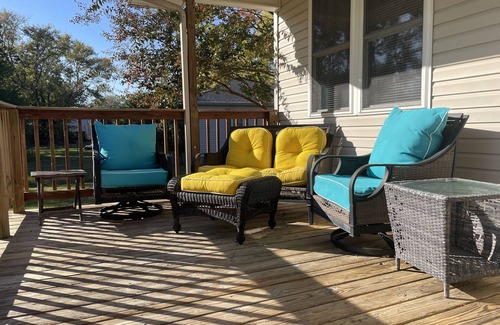 Crisfield House | Come, sit back and relax at the "Catch of the Bay"