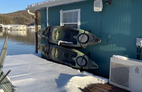 Rock Harbor Cabin | Come stay on the water and create your own tales to share for a lifetime!