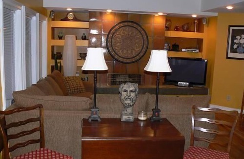 Thomas Square House | COME VISIT US IN SAVANNAH! {Lg House or Studio for 2} >Ask about EV charging<