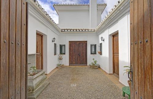 Granada House | Comeback CASERÍA VIRGEN DE ÁFRICA