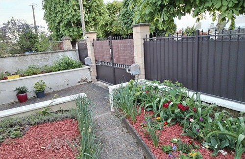 Conflans-Sainte-Honorine House | Comfortable private floor in a house