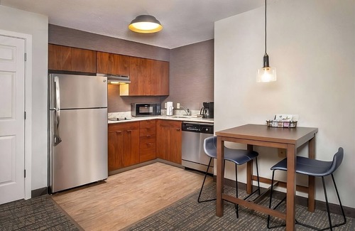 Linthicum Heights Apartment | Comfort and Convenience! Pet-friendly Unit with Fully equipped Kitchen!