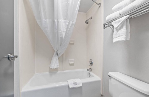 Orchard District Resort | Comfort and Convenience! 2 Relaxing Units! Close to Bend Municipal Airport!