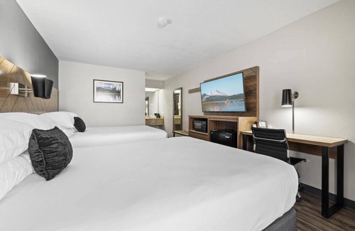 Orchard District Resort | Comfort and Convenience! 2 Relaxing Units! Close to Bend Municipal Airport!