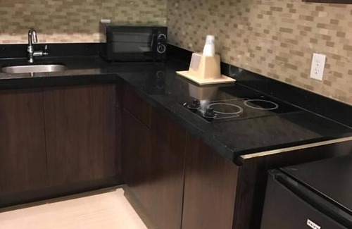 Spring Hotel | Comfort and Convenience! 3 Spacious Units! Close to TGR Exotics Wildlife Park!