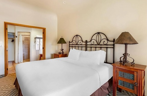 Cave Creek Hotel | Comfort and Relaxation! Swimming Pool, Full Kitchen, Free Parking!