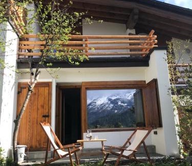 Celerina-Schlarigna Apartment | Comfort and sunshine in Celerina Chesa Prasura