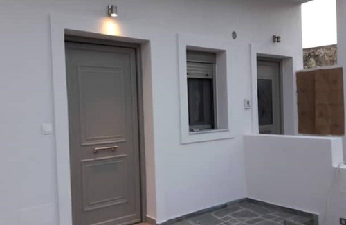 Myrtos Apartment | Comfort apartment with yard in seaside Myrtos village