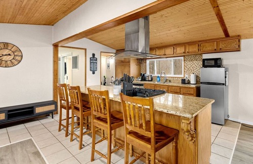 Creve Coeur House | Comfort Cabin - 2BD Family Getaway in Creve Coeur