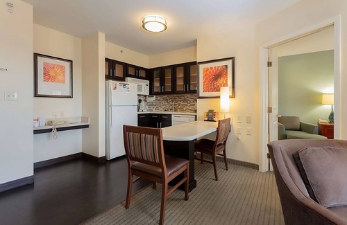 Anaheim Resort Hotel | Comfort & Convenience: Budget Friendly Suite w/1BR & Kitchen - Free Breakfast