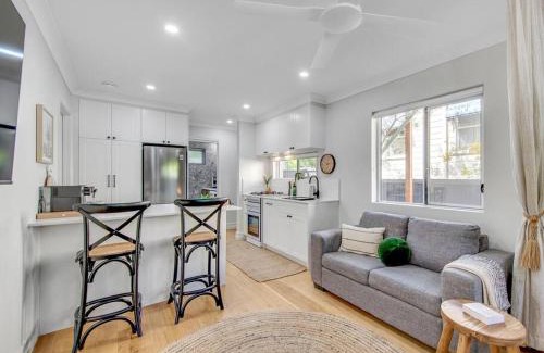 Taringa Apartment | Comfort Cove - quiet luxury with full kitchen