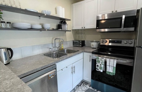 Merritton Apartment | Comfort Home Stays - Central Niagara Ideal For Families or Groups
