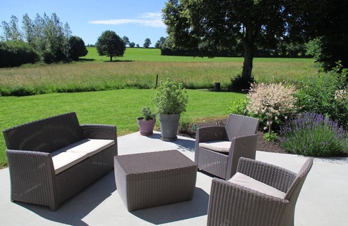 Le Mesnil-Ozenne Cottage | Comfort House with WiFi, Pets Welcome