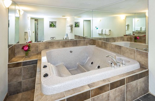 Downtown Edmonton Hotel | Comfort Inn & Suites Downtown Edmonton