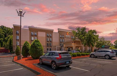 East Hartford Hotel | Comfort Inn & Suites East Hartford - Hartford