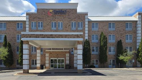 Grafton Hotel | Comfort Inn & Suites Grafton-Cedarburg