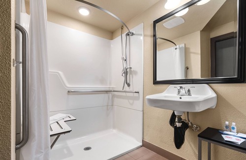 Downtown Vancouver Hotel | Comfort Inn & Suites Vancouver Downtown City Center
