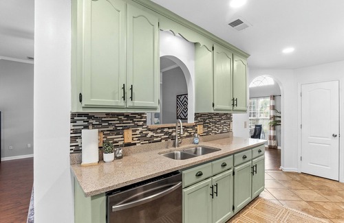 Houston County House | Comfort Meets Convenience 3BR Near Robins AFB w/Patio & Yard