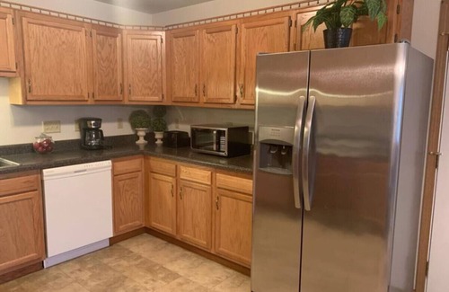 Middletown House | Comfort on the Court 3 Bed/2 Bath Sleeps 6