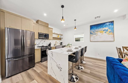 Rampart Village House | Comfort Suite Los Angeles