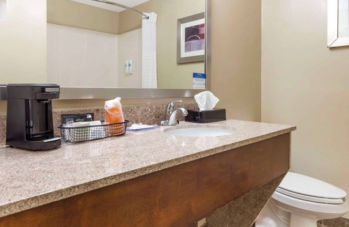 Salem Hotel | Comfort Suites Inn at Ridgewood Farm