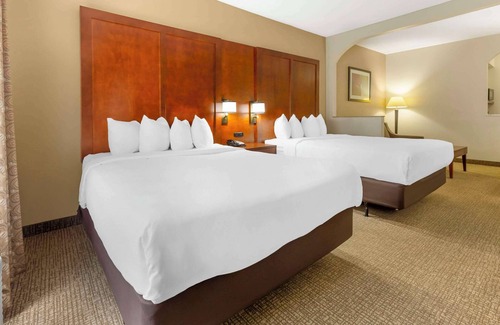 Salem Hotel | Comfort Suites Inn at Ridgewood Farm