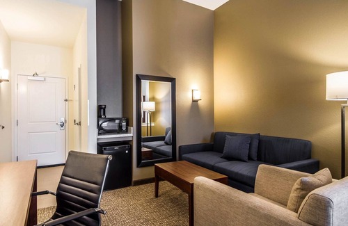 Woodland Hotel | Comfort Suites Woodland - Sacramento Airport