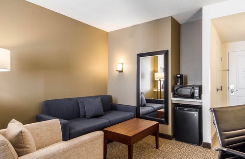 Woodland Hotel | Comfort Suites Woodland - Sacramento Airport