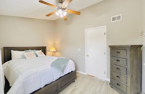 Lake Ozark Condo | Comfortable and affordable condo in four seasons. Monthly Discount Available.